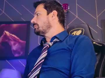 See Aaronbomer online Now @ freecams.uk