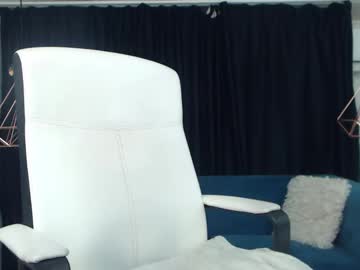 See Andrahart_ online Now @ freecams.uk
