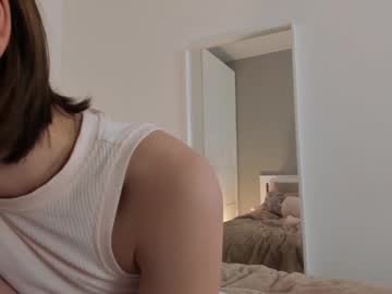 See Elannand online Now @ freecams.uk