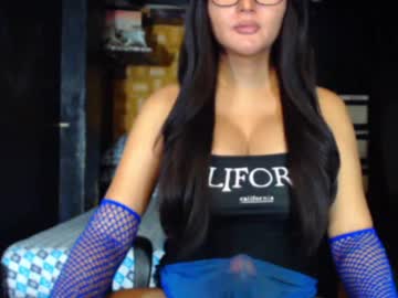 See Hugecumbarbie online Now @ freecams.uk