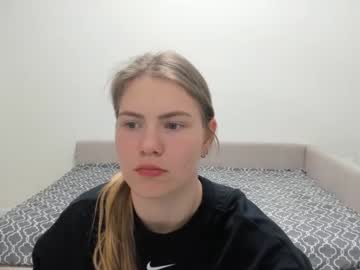 See Ninarihh online Now @ freecams.uk