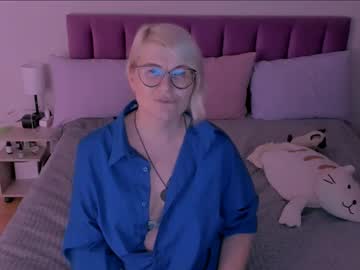 See Sabrinamacmarren online Now @ freecams.uk