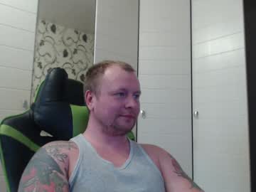 See Strongass18 online Now @ freecams.uk