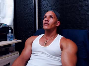 See Viktorherrera online Now @ freecams.uk